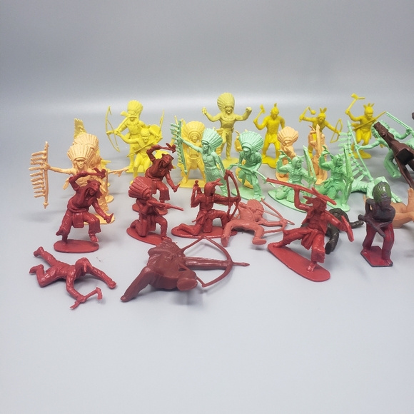 1970's Vintage Tim Mee Cowboys & Indians Collectible Toy Figures. (88 Pieces) - Picture 3 of 9